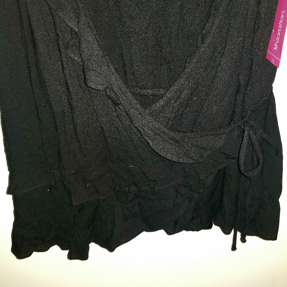 ⭐NWT⭐ Ruffled Wrap Top - Picture 2 of 3